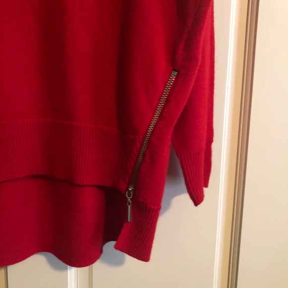 Red sweater - Picture 2 of 4